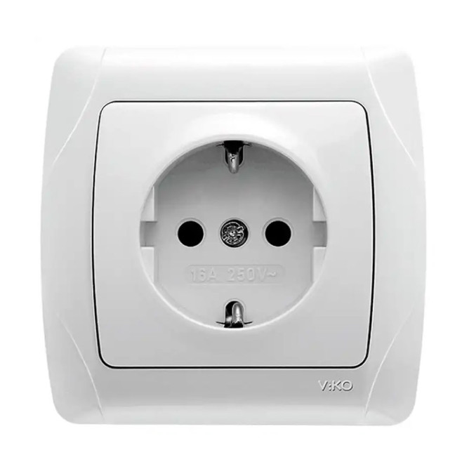 Розетка одинарная с заземления внутренняя VIKO Carmen 90561008